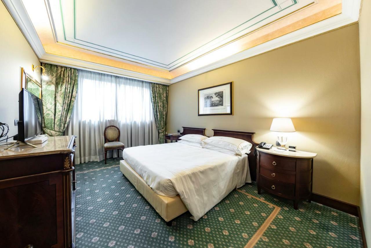 River Chateau Hotel Roma Esterno foto